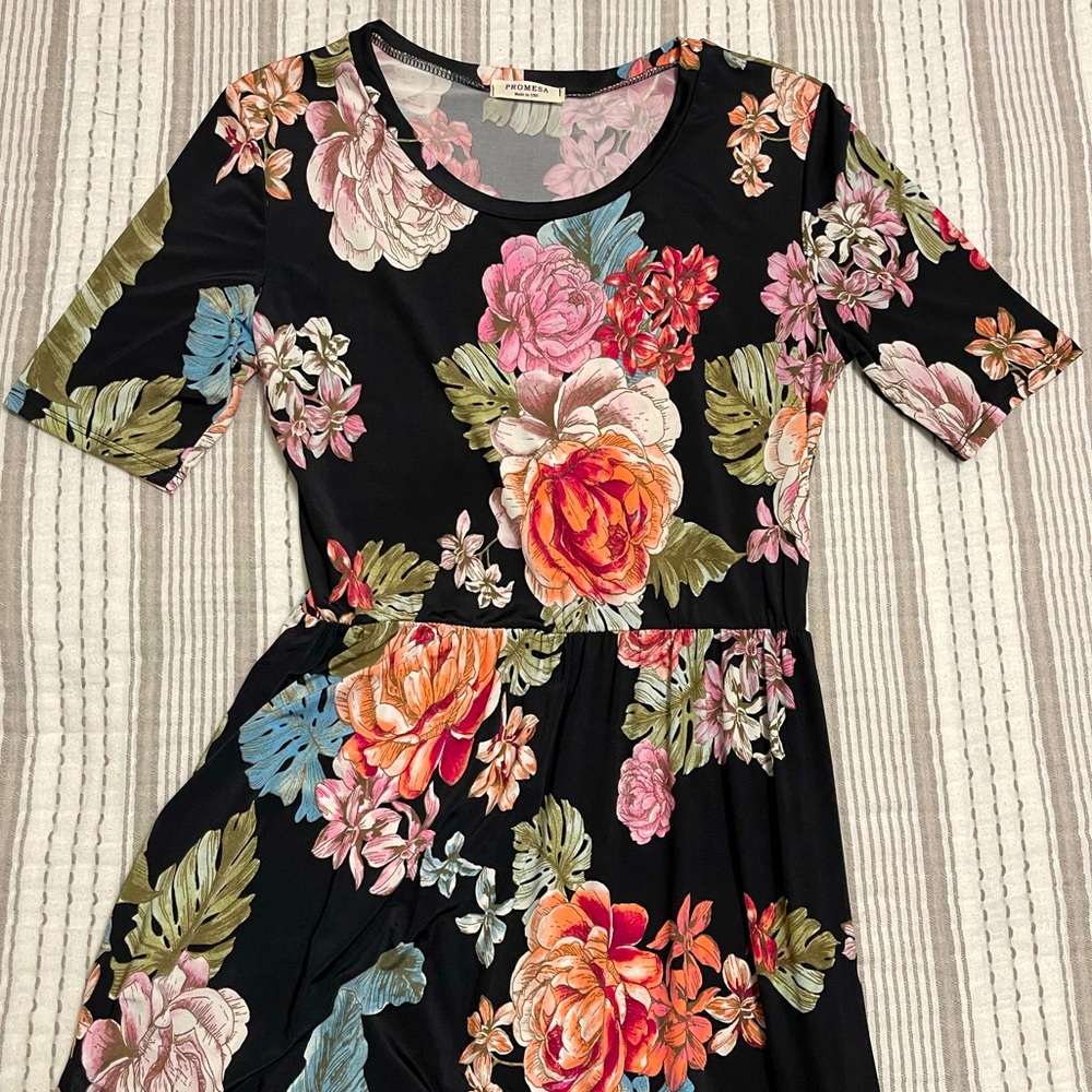 Promesa Black Floral Midi Dress. Size Large.
